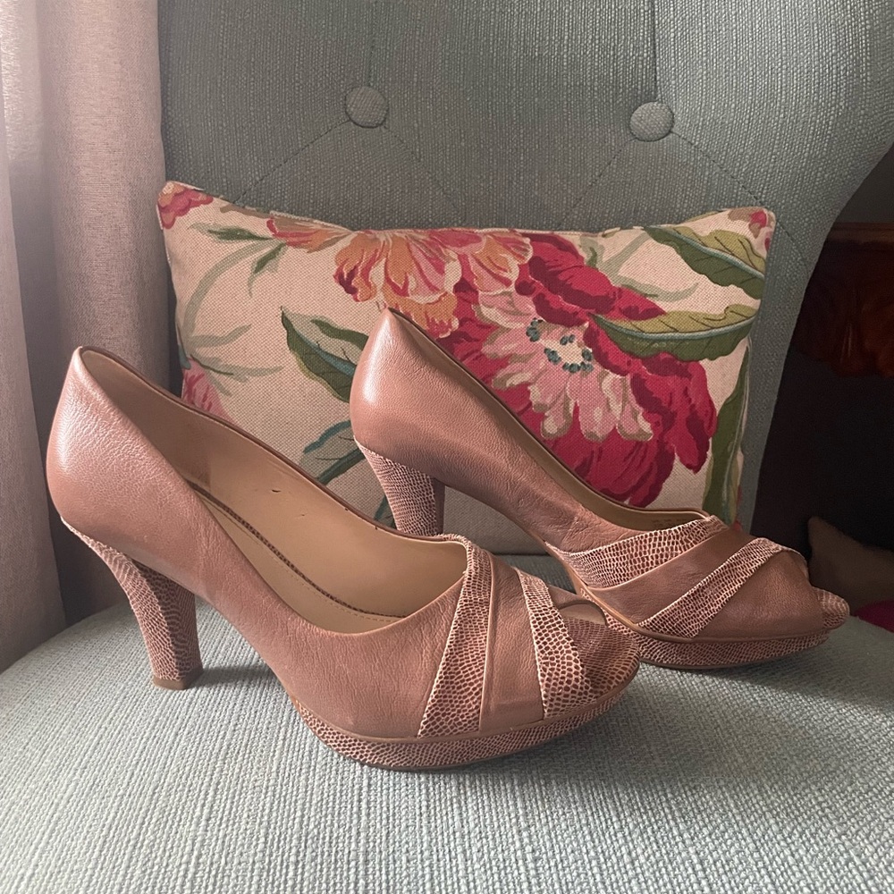 Naturalizer Size 8.5M Tan Leather & Snakeskin Peep-Toe Heels. Comfortable.
